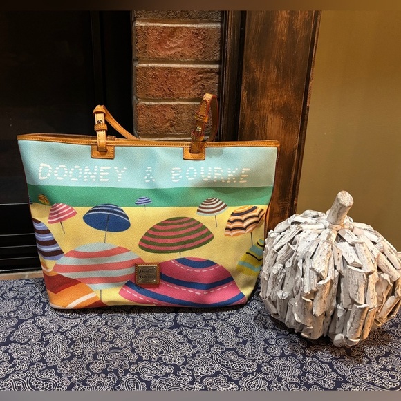 ✨ Dooney & Bourke Beach Umbrella Tote Bag EUC | Summer Canvas Shoulder Bag - Picture 1 of 10